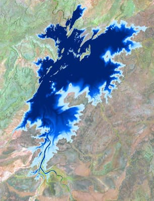 Dans le cadre du projet CCI Lakes, ExtractEO, une chaine de détection automatique des surfaces en eau développée par ICube-SERTIT, a été appliquée sur la totalité de la série temporelle d’images Sentinel-2 couvrant le lac australien Argyle, de janvier 2016 à août 2022. Un masque d’eau d’une résolution de 10m a été extrait pour chaque acquisition non nuageuse de la série temporelle Sentinel-2.